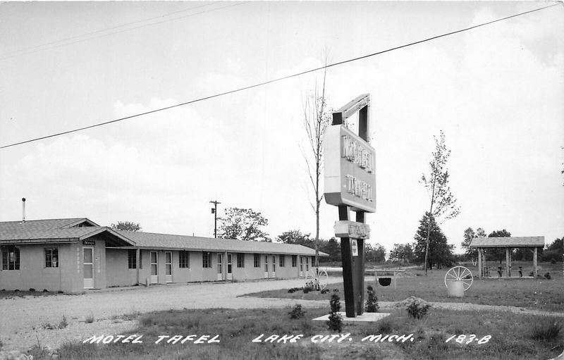 Lake City Motel (Motel Tafel) - Old Postcard